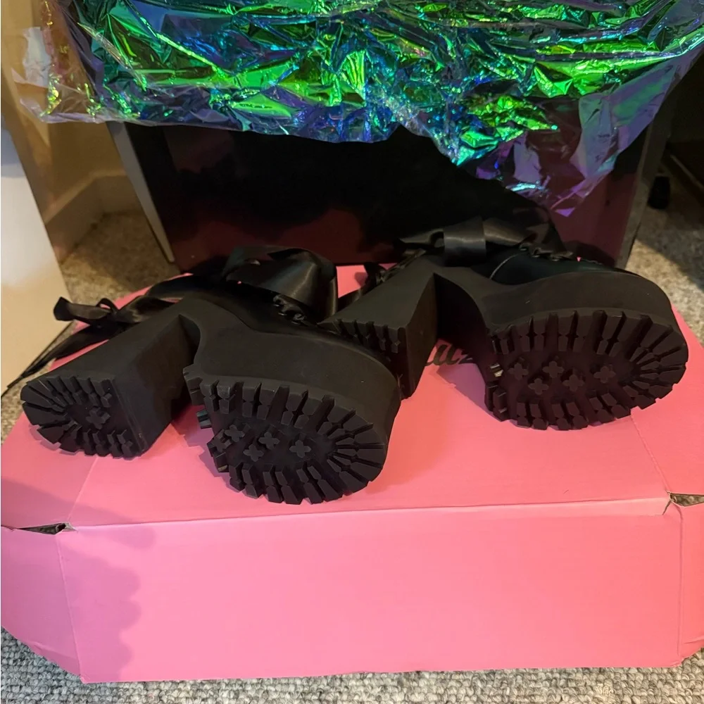 NIB Dolls Kill Dancing Hearts Platform Boots – Black- W6 - Picture 2 of 11